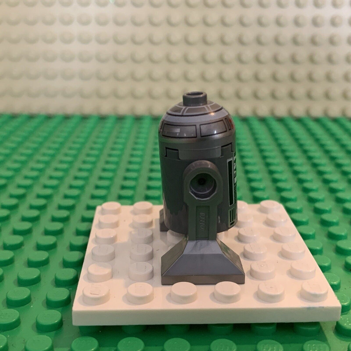 Lego Star Wars R2-Q2 sw0943 Astromech Droid Minifig Minifigure