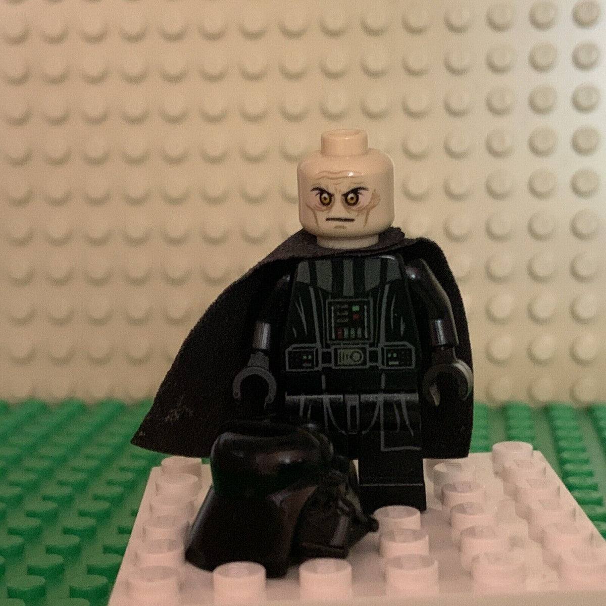 LEGO STAR WARS Darth Vader Minifigure 75055 Tan Head sw0586 SITH LORD
