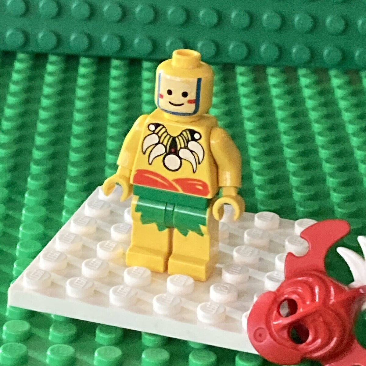 đŸ”¥Retired LEGO Minifigures- Islander King Pi068
