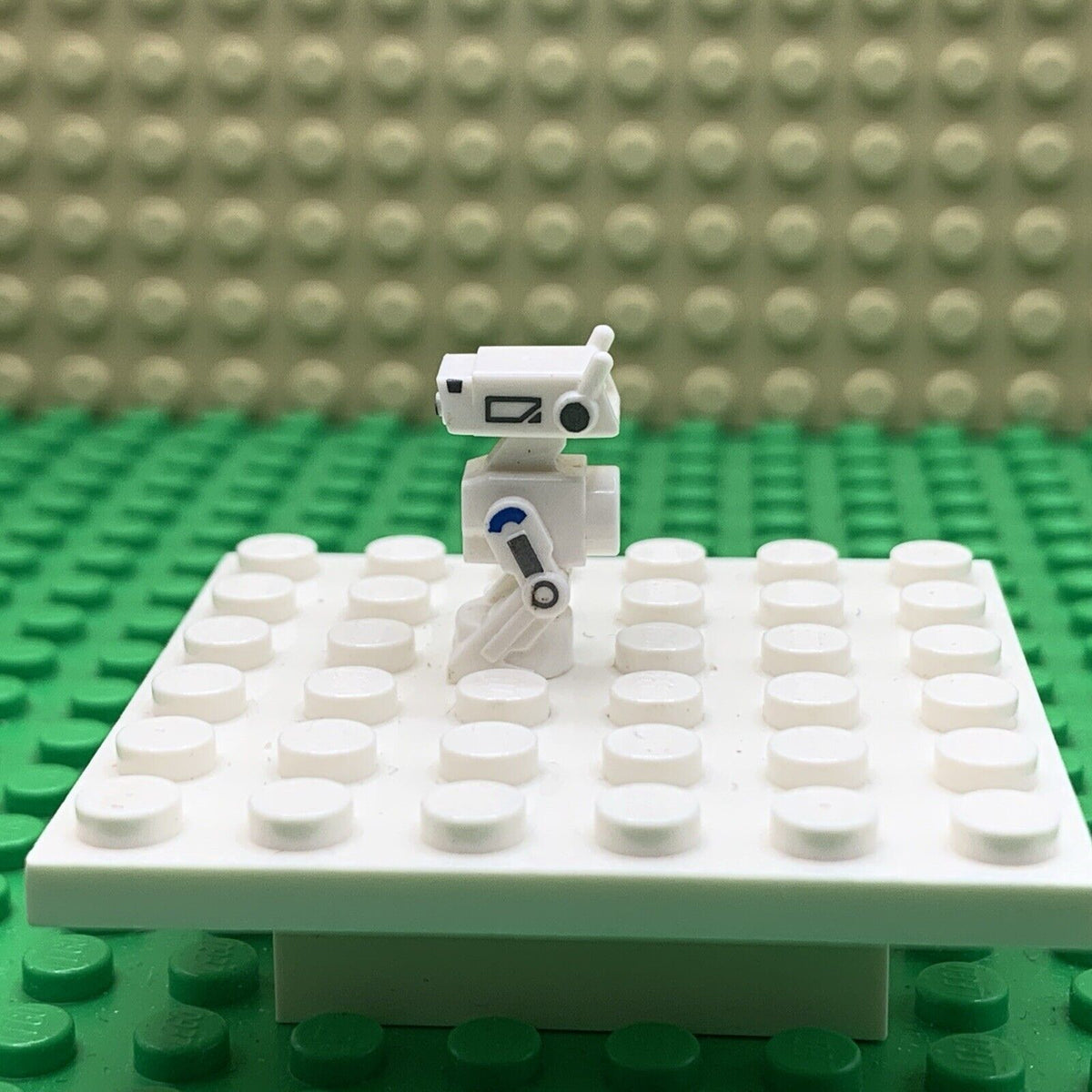 LEGO Star Wars BD-72 Droid Minifigure SW1211 From Set 75325