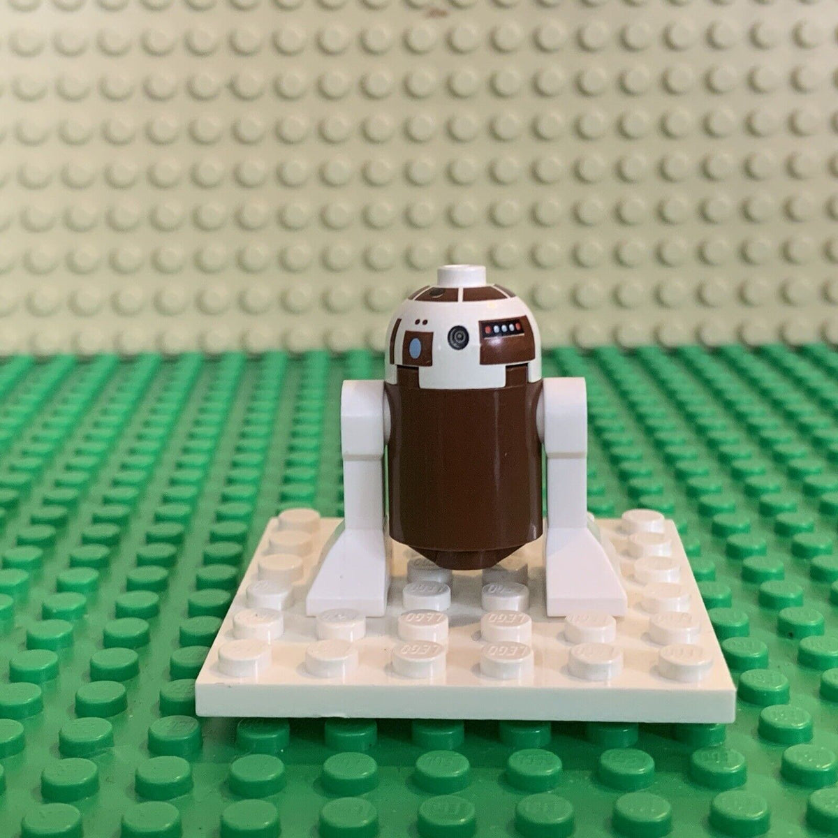 Lego R7-D4 Minifigure Astromech Droid Star Wars The Clone Wars sw0119