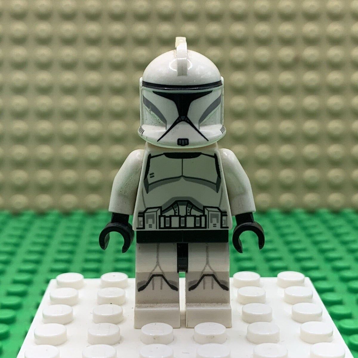 LEGO Star Wars Clone Trooper Phase 1 Minifigure Printed Legs Scowl 75206 sw0910