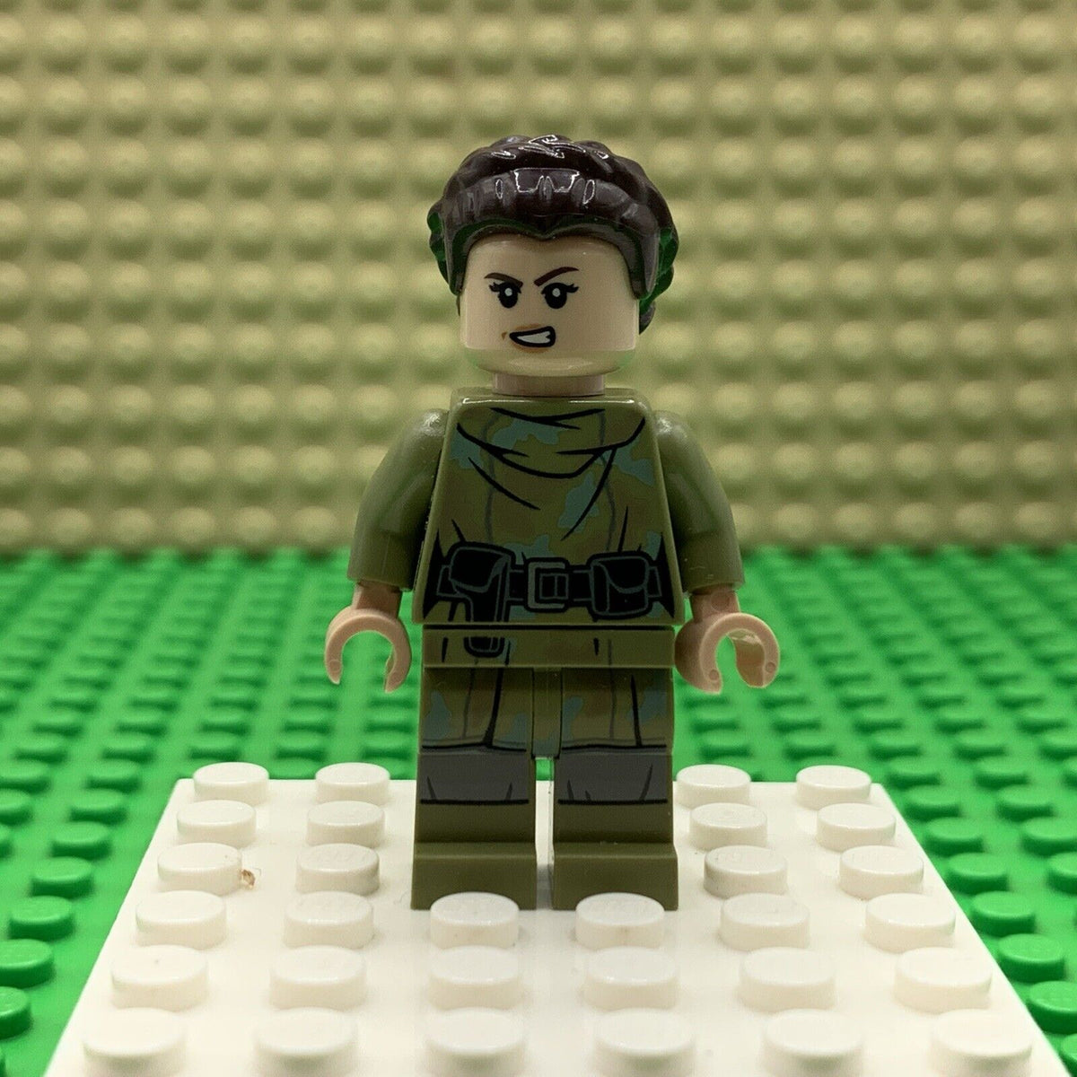 LEGO Star Wars Endor Princess Leia Minifigure (75366) sw1296