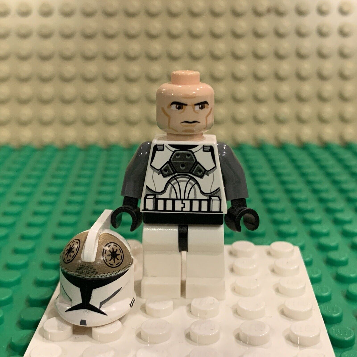 LEGO Star Wars Clone Trooper Gunner Phase 1 Minifigure sw0221 With Blaster