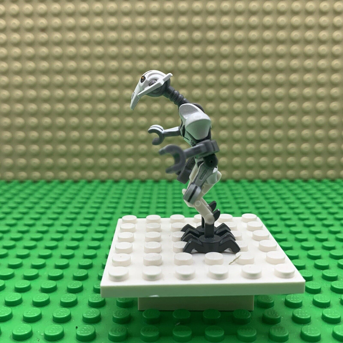 LEGO Minifigure General Grievous Bent Legs White Armor sw0515 Star Wars